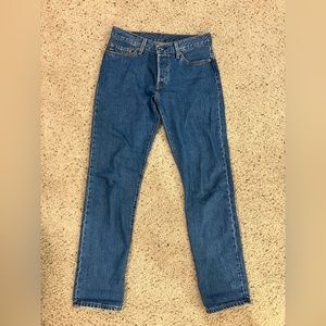 501 Women’s Levi’s size W27 L32, button fly